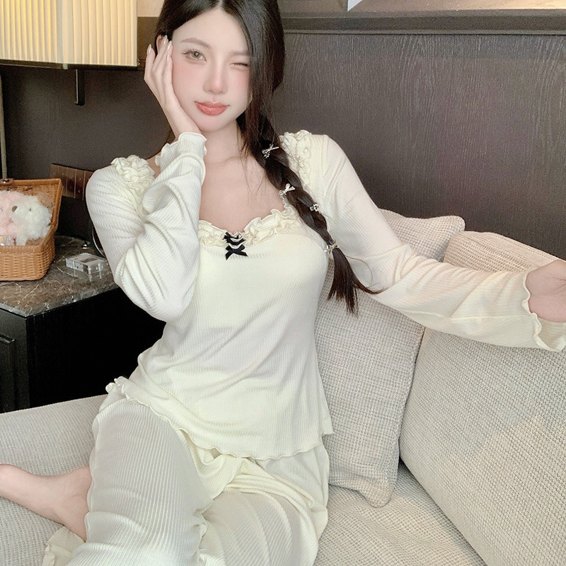 Ultra-Soft Women's Long Sleeve Pajamas Set with Chest Pads, Sexy Lace Detail, Perfect for Spring and Autumn Homewear
