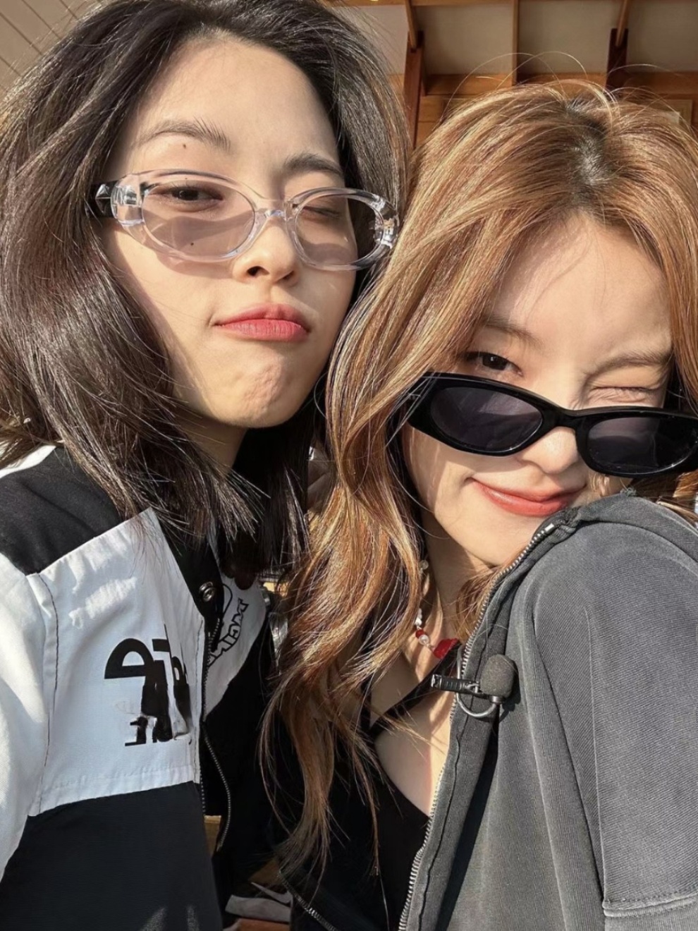 Unique Early Autumn Racing Short Motorcycle Jacket in ITZY Style - Casual Outerwear for Effortless Chic Unique Early Autumn Racing Short Motorcycle Jacket in ITZY Style - Casual Outerwear for Effortless Chic