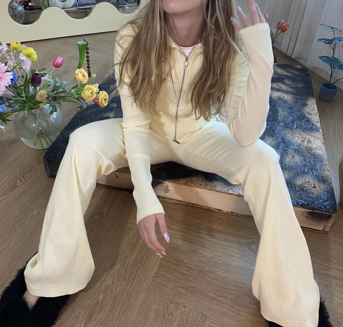 Unique Korean Style Autumn Hooded Zip-Up Sports Top and Irregular Pants Set for a Trendy Look Unique Korean Style Autumn Hooded Zip-Up Sports Top and Irregular Pants Set for a Trendy Look