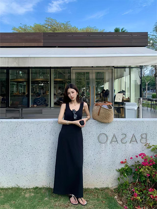 Urban Commuting Minimalist Slim Fit Sleeveless Dress for Women - Casual Versatile Long Skirt in 90s Style Urban Commuting Minimalist Slim Fit Sleeveless Dress for Women - Casual Versatile Long Skirt in 90s Style