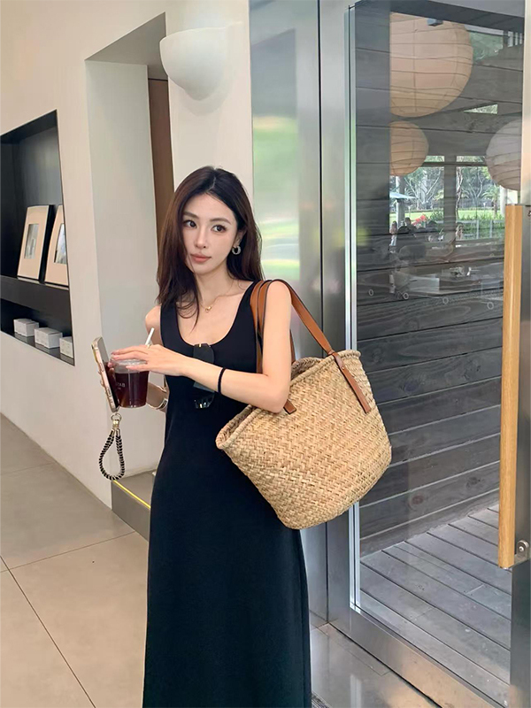 Urban Commuting Minimalist Slim Fit Sleeveless Dress for Women - Casual Versatile Long Skirt in 90s Style Urban Commuting Minimalist Slim Fit Sleeveless Dress for Women - Casual Versatile Long Skirt in 90s Style