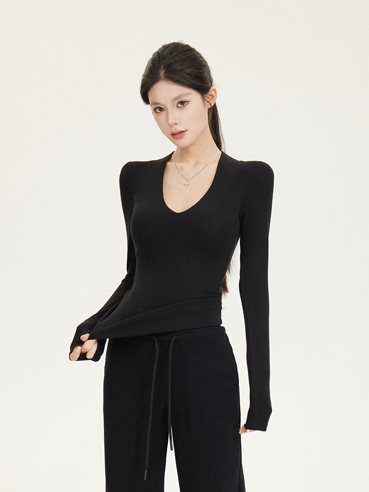 V-neck Basic Long-Sleeve T-Shirt with Built-In Padding - Slim Fit Flattering Top for Autumn/Winter Fashion