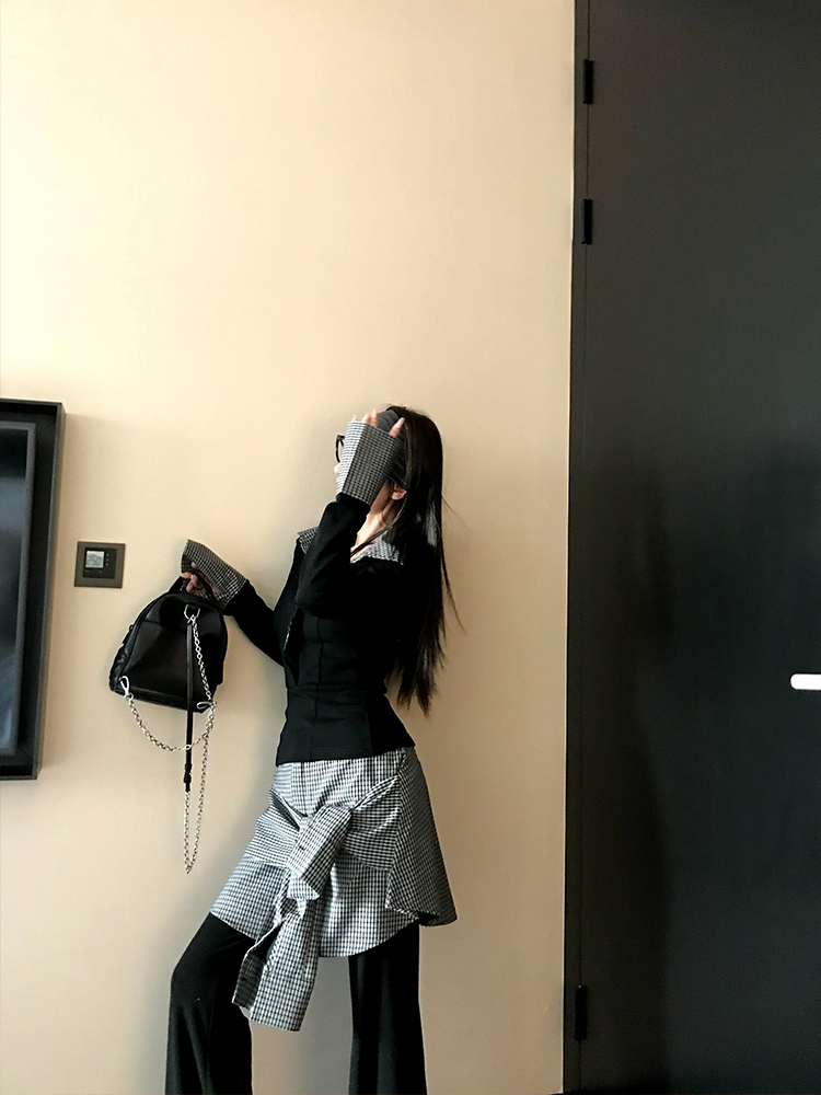 V-Neck Fake Two-Piece T-Shirt & Knitted Plaid Skirt Set - Trendy Hot Girl Fashion for Y2K Style