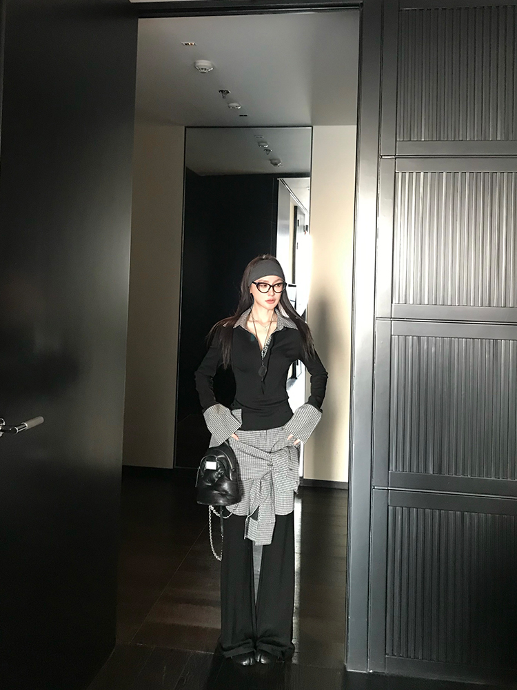 V-Neck Fake Two-Piece T-Shirt & Knitted Plaid Skirt Set - Trendy Hot Girl Fashion for Y2K Style V-Neck Fake Two-Piece T-Shirt & Knitted Plaid Skirt Set - Trendy Hot Girl Fashion for Y2K Style