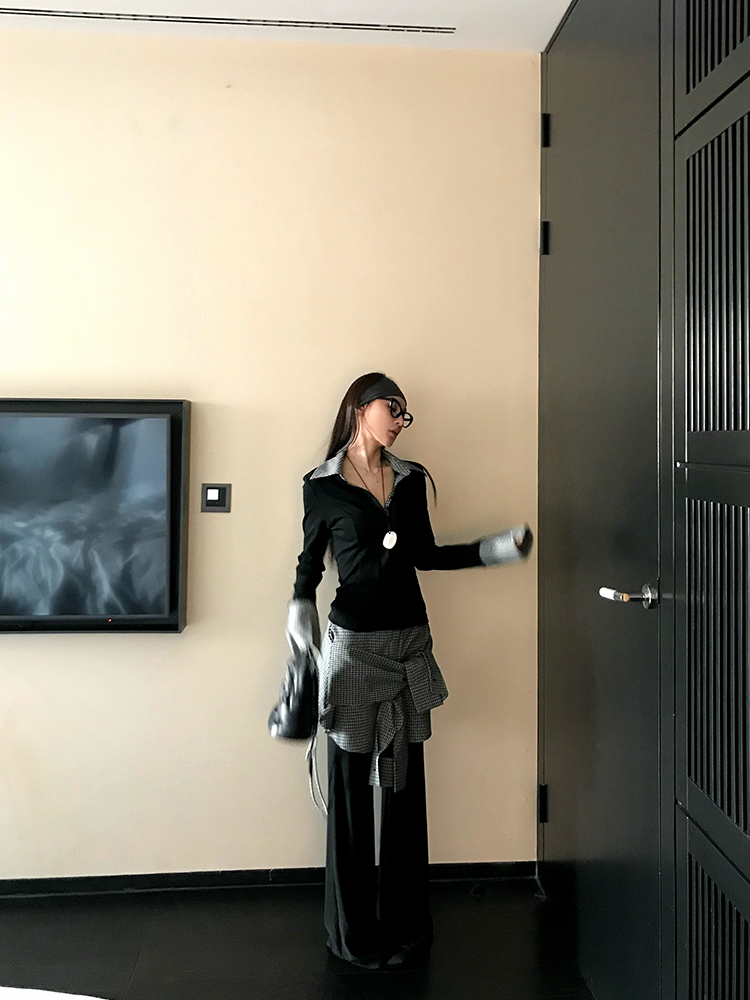 V-Neck Fake Two-Piece T-Shirt & Knitted Plaid Skirt Set - Trendy Hot Girl Fashion for Y2K Style V-Neck Fake Two-Piece T-Shirt & Knitted Plaid Skirt Set - Trendy Hot Girl Fashion for Y2K Style