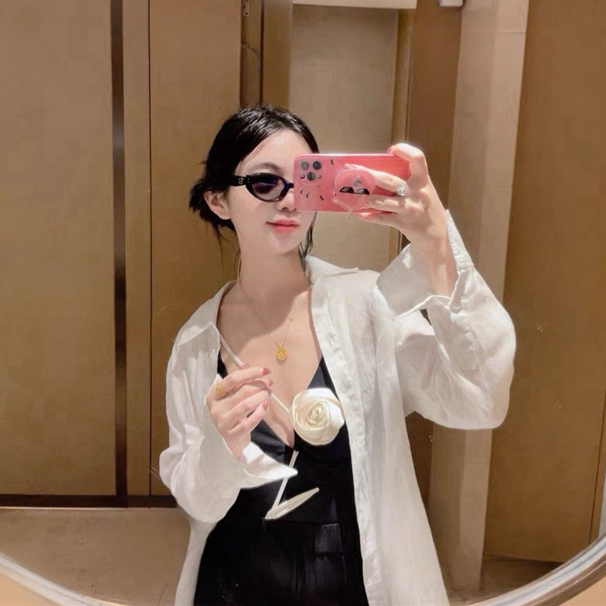 V-neck Floral Vintage One-Piece Swimsuit for Women - French Style Slim-Fit Beach Vacation Swimwear for Small Bust V-neck Floral Vintage One-Piece Swimsuit for Women - French Style Slim-Fit Beach Vacation Swimwear for Small Bust