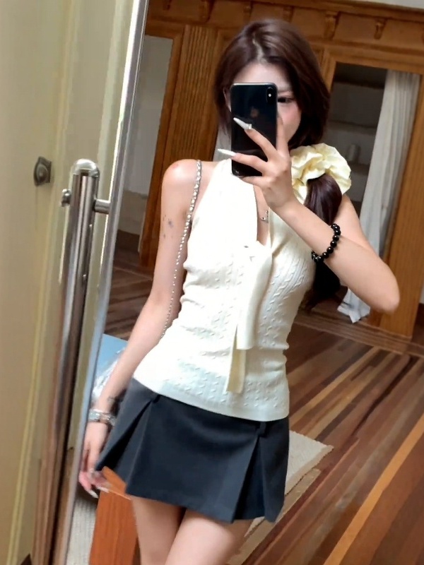 V-Neck Halter Tie Knitted Vest for Women - French Style Sleeveless Slim Fit Summer Top V-Neck Halter Tie Knitted Vest for Women - French Style Sleeveless Slim Fit Summer Top