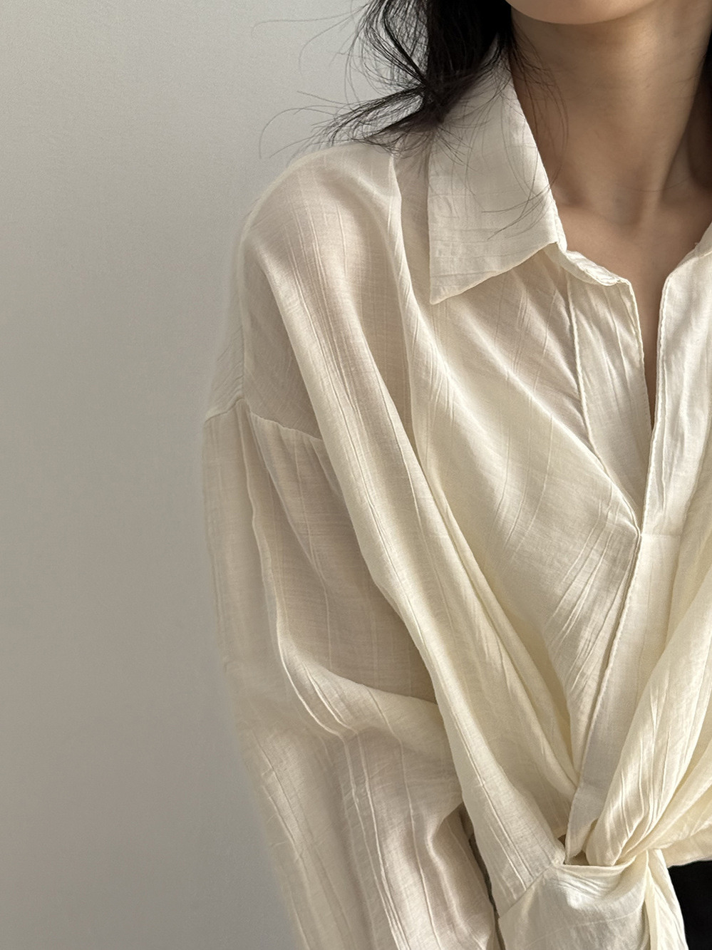 V-Neck Knot Irregular Waist Long Sleeve Women's Top - High-End Loose Style for Spring Summer 2025, Unique Fashion Statement V-Neck Knot Irregular Waist Long Sleeve Women's Top - High-End Loose Style for Spring Summer 2025, Unique Fashion Statement