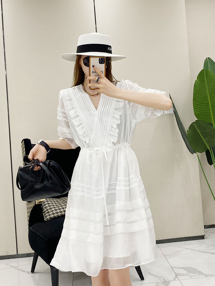 V-Neck Pleated Ruffle Lace Trim Tie Waist Solid Color Dress - European Summer Style for Women V-Neck Pleated Ruffle Lace Trim Tie Waist Solid Color Dress - European Summer Style for Women