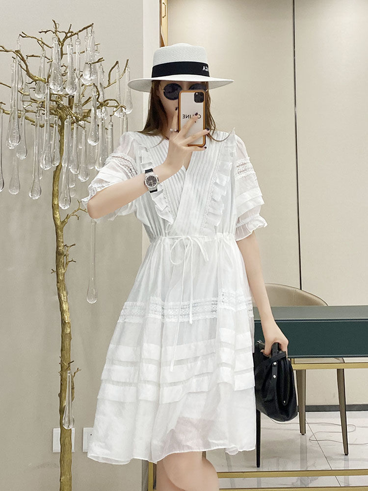 V-Neck Pleated Ruffle Lace Trim Tie Waist Solid Color Dress - European Summer Style for Women V-Neck Pleated Ruffle Lace Trim Tie Waist Solid Color Dress - European Summer Style for Women