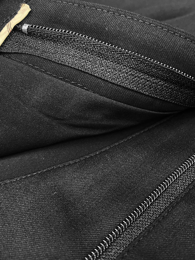 V-Neck Short Vest and Chain Pleated Shorts Set for Women - European Spring Style, Sharp Temperament, and Chic Fashion V-Neck Short Vest and Chain Pleated Shorts Set for Women - European Spring Style, Sharp Temperament, and Chic Fashion