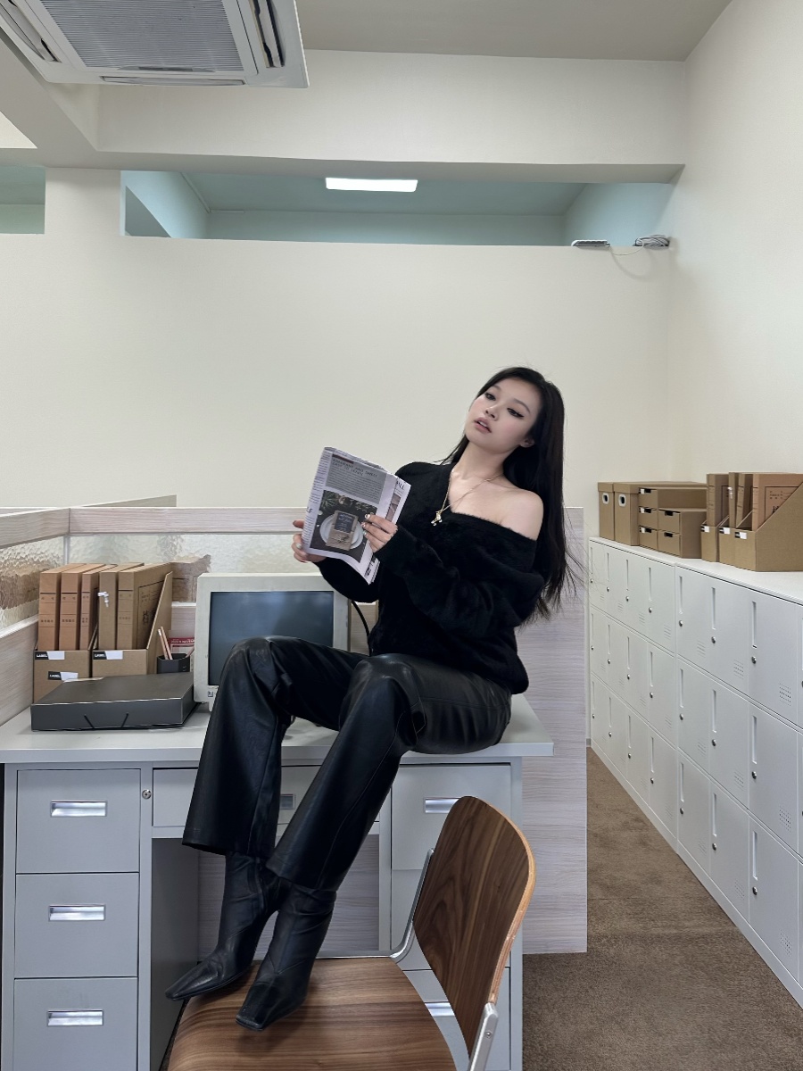 V-Waist Straight Leather Pants - Trendy God Pants, Versatile Straight-Leg Design for Effortless Style, Perfect for Y2K and Everyday Wear V-Waist Straight Leather Pants - Trendy God Pants, Versatile Straight-Leg Design for Effortless Style, Perfect for Y2K and Everyday Wear