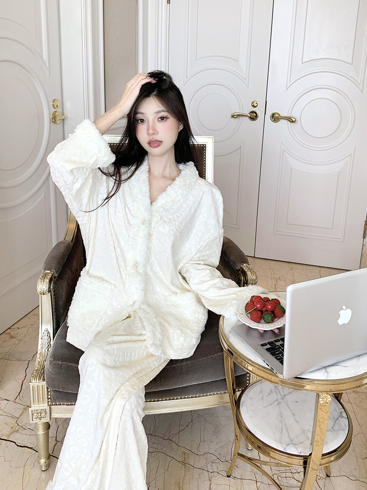 Velvet Loungewear Set for Women - Double-Sided Thin Velvet Pajamas, Warm Autumn Winter Sleepwear, Cozy Island Style 2025 Velvet Loungewear Set for Women - Double-Sided Thin Velvet Pajamas, Warm Autumn Winter Sleepwear, Cozy Island Style 2025
