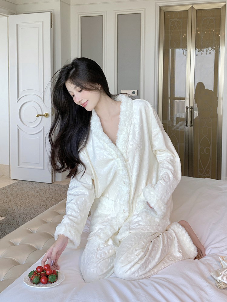 Velvet Loungewear Set for Women - Double-Sided Thin Velvet Pajamas, Warm Autumn Winter Sleepwear, Cozy Island Style 2025 Velvet Loungewear Set for Women - Double-Sided Thin Velvet Pajamas, Warm Autumn Winter Sleepwear, Cozy Island Style 2025