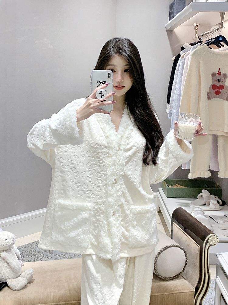 Velvet Loungewear Set for Women - Double-Sided Thin Velvet Pajamas, Warm Autumn Winter Sleepwear, Cozy Island Style 2025 Velvet Loungewear Set for Women - Double-Sided Thin Velvet Pajamas, Warm Autumn Winter Sleepwear, Cozy Island Style 2025