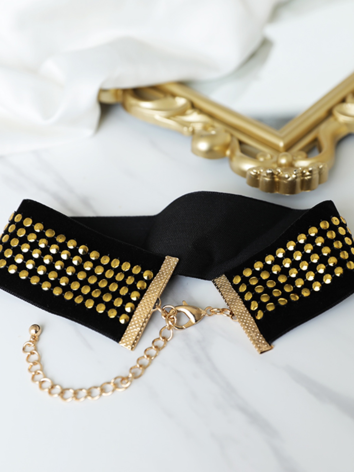 Velvet Yellow Sequined Wide Choker Necklace - Hip-Hop Style, European American Trend, Short Circle Design for Women