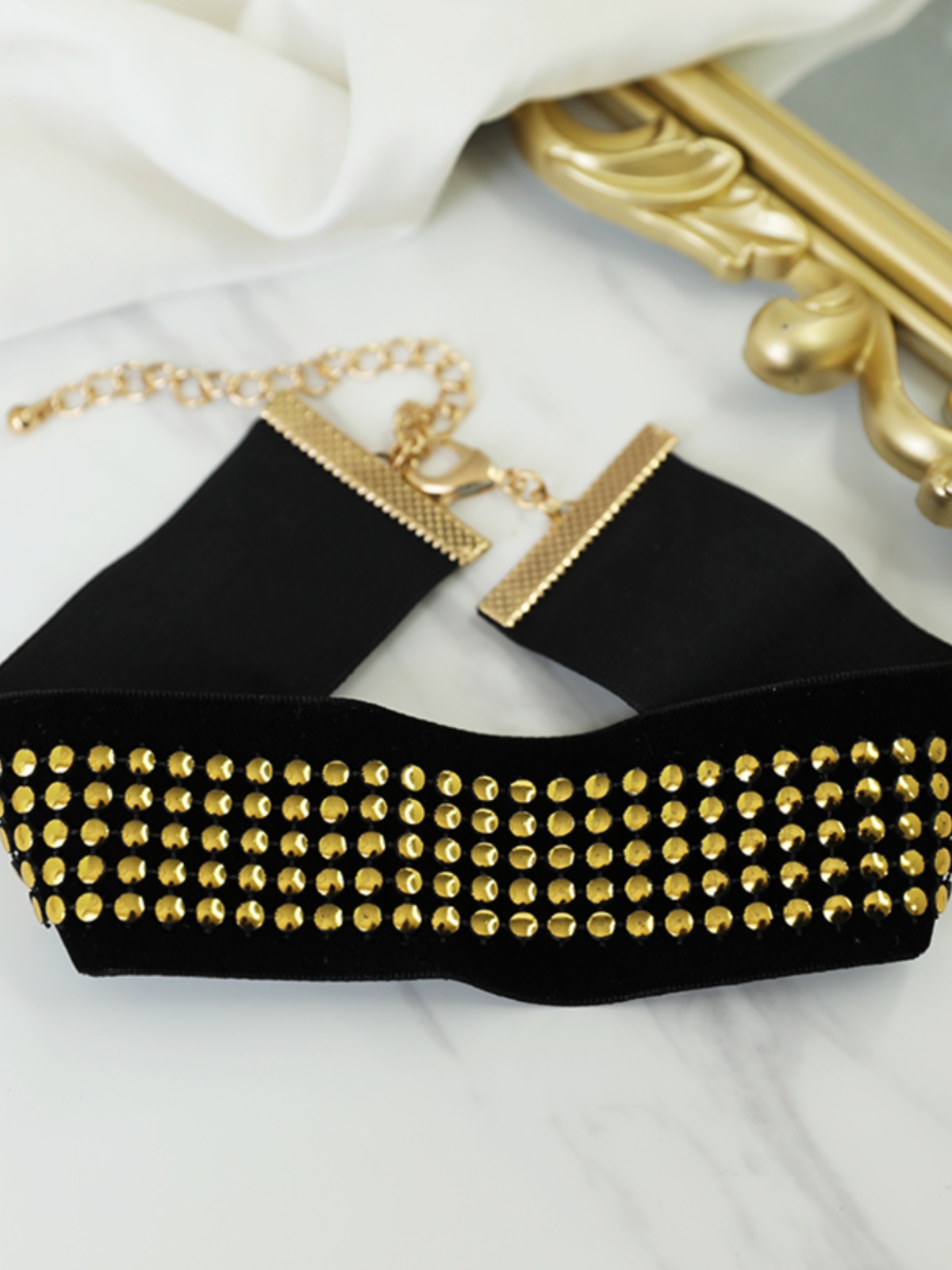 Velvet Yellow Sequined Wide Choker Necklace - Hip-Hop Style, European American Trend, Short Circle Design for Women