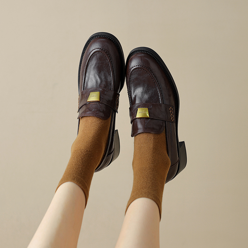 Versatile Chunky-Heeled Loafers for Women - Soft Lambskin Round-Toe Single Shoes with Metal Buckle - Fashionable Small Leather Footwear Versatile Chunky-Heeled Loafers for Women - Soft Lambskin Round-Toe Single Shoes with Metal Buckle - Fashionable Small Leather Footwear