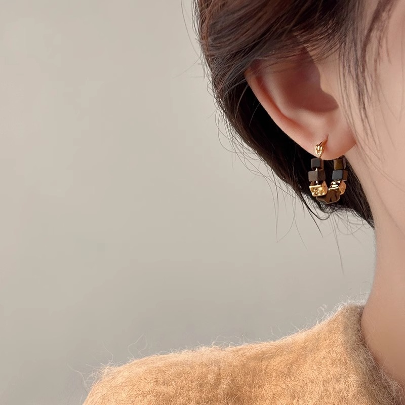 Versatile Circle Design Ear Clips for Women - Unique Niche Statement Earrings Versatile Circle Design Ear Clips for Women - Unique Niche Statement Earrings