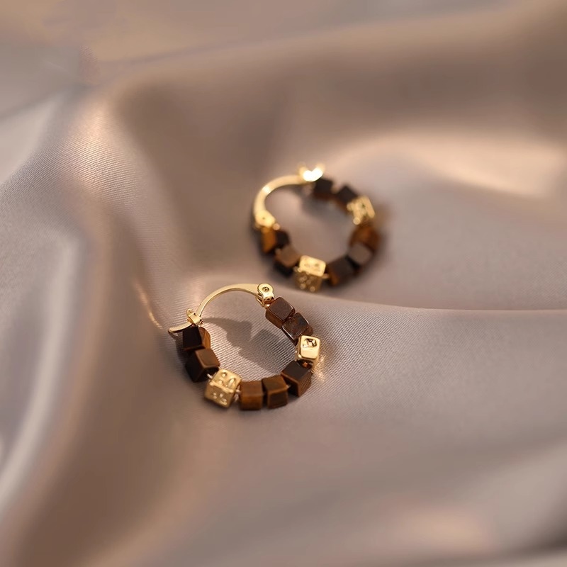 Versatile Circle Design Ear Clips for Women - Unique Niche Statement Earrings Versatile Circle Design Ear Clips for Women - Unique Niche Statement Earrings