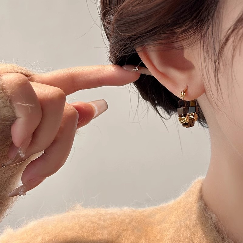 Versatile Circle Design Ear Clips for Women - Unique Niche Statement Earrings Versatile Circle Design Ear Clips for Women - Unique Niche Statement Earrings