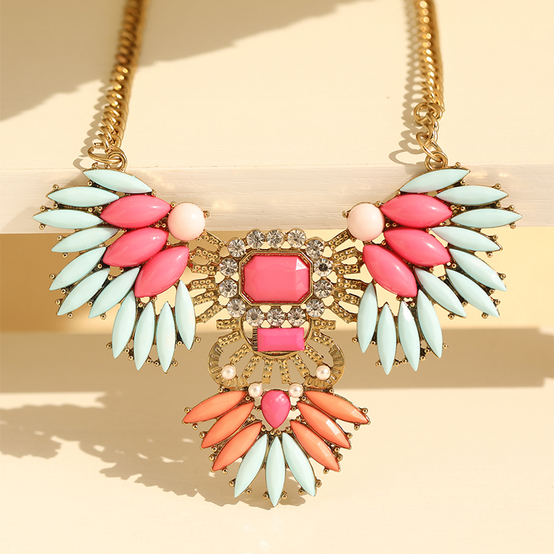 Versatile Exaggerated Gemstone Short Necklace for Women, Textured Clavicle Chain, Personalized Fashion Accessories