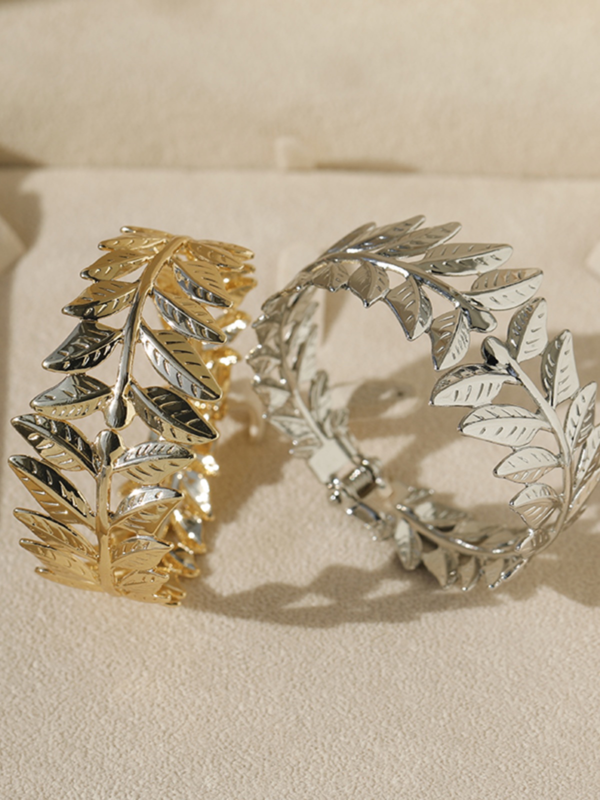 Versatile Metal Hollow Leaf Open Bangle Bracelet - Carved Flower Design, Spring Fashion, European and American Style Versatile Metal Hollow Leaf Open Bangle Bracelet - Carved Flower Design, Spring Fashion, European and American Style