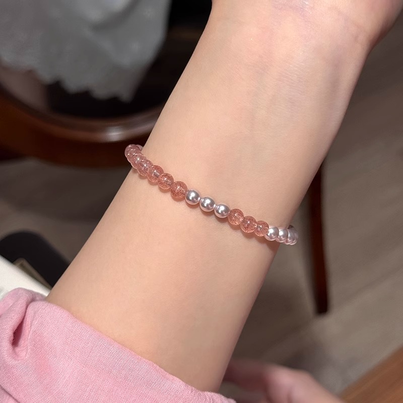 Versatile Strawberry Crystal Bracelet for Women - Minimalist Beaded High-End Hand Accessory, Perfect Birthday Gift Versatile Strawberry Crystal Bracelet for Women - Minimalist Beaded High-End Hand Accessory, Perfect Birthday Gift