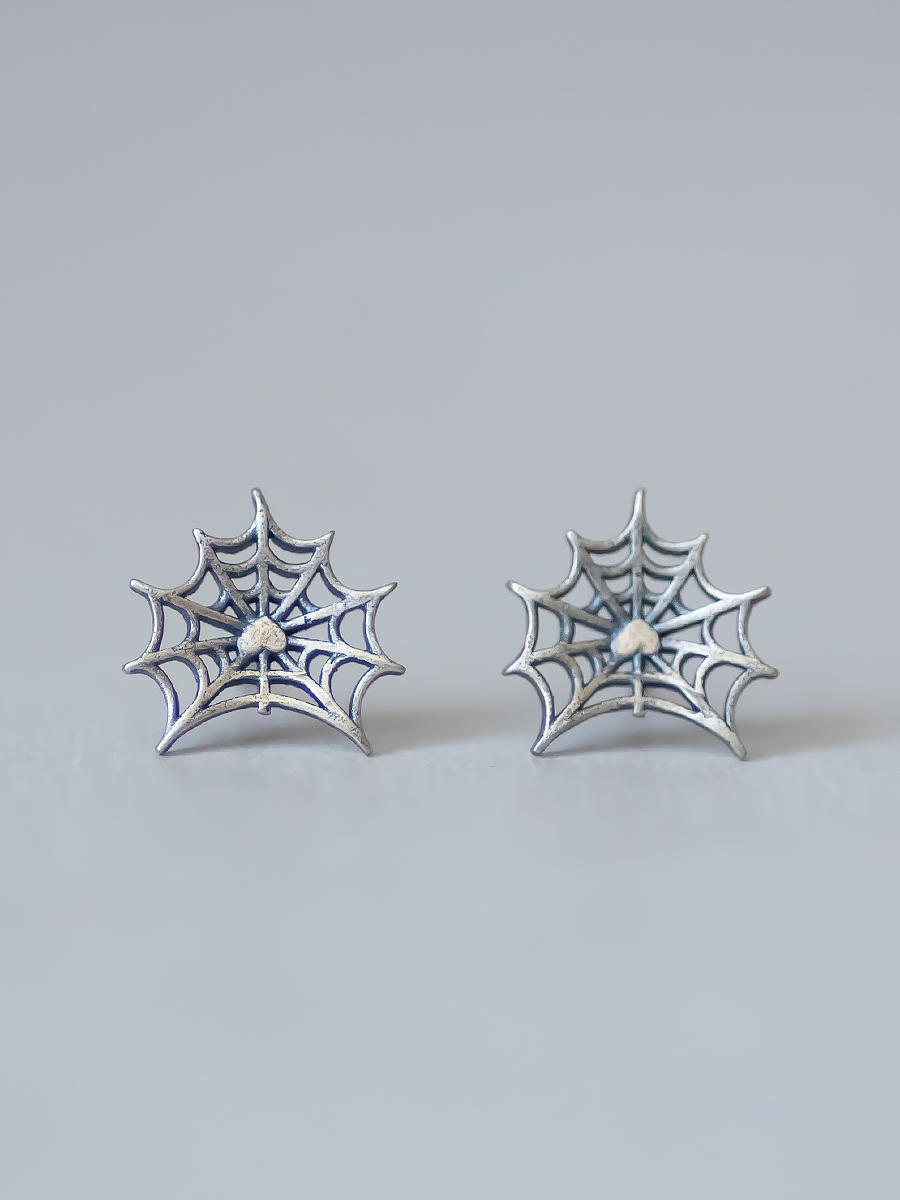 Vintage 925 Silver Spider Web Heart Hollow Stud Earrings - Unique Antique Design for Fashion Lovers Vintage 925 Silver Spider Web Heart Hollow Stud Earrings - Unique Antique Design for Fashion Lovers