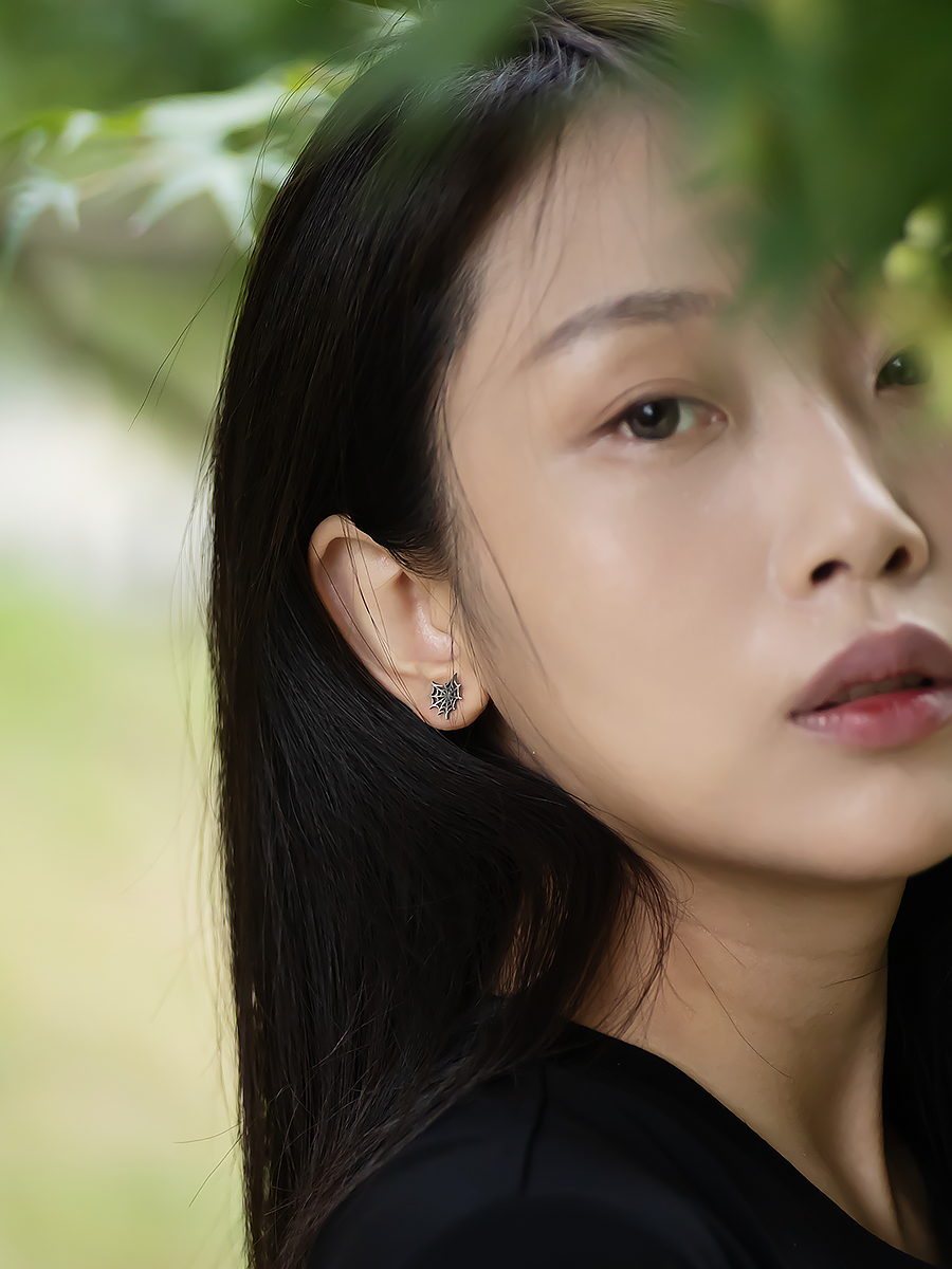 Vintage 925 Silver Spider Web Heart Hollow Stud Earrings - Unique Antique Design for Fashion Lovers Vintage 925 Silver Spider Web Heart Hollow Stud Earrings - Unique Antique Design for Fashion Lovers