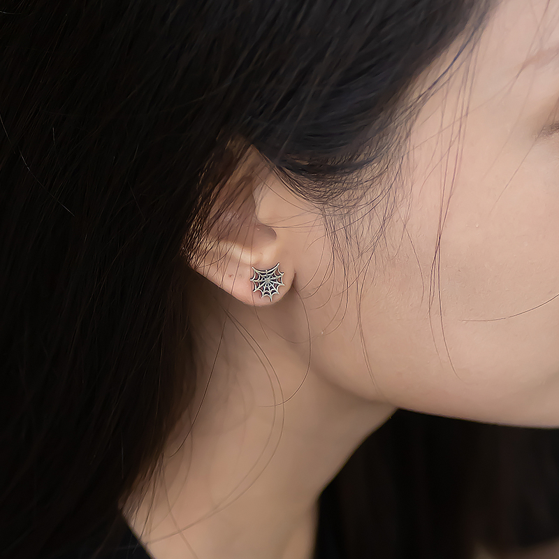 Vintage 925 Silver Spider Web Heart Hollow Stud Earrings - Unique Antique Design for Fashion Lovers