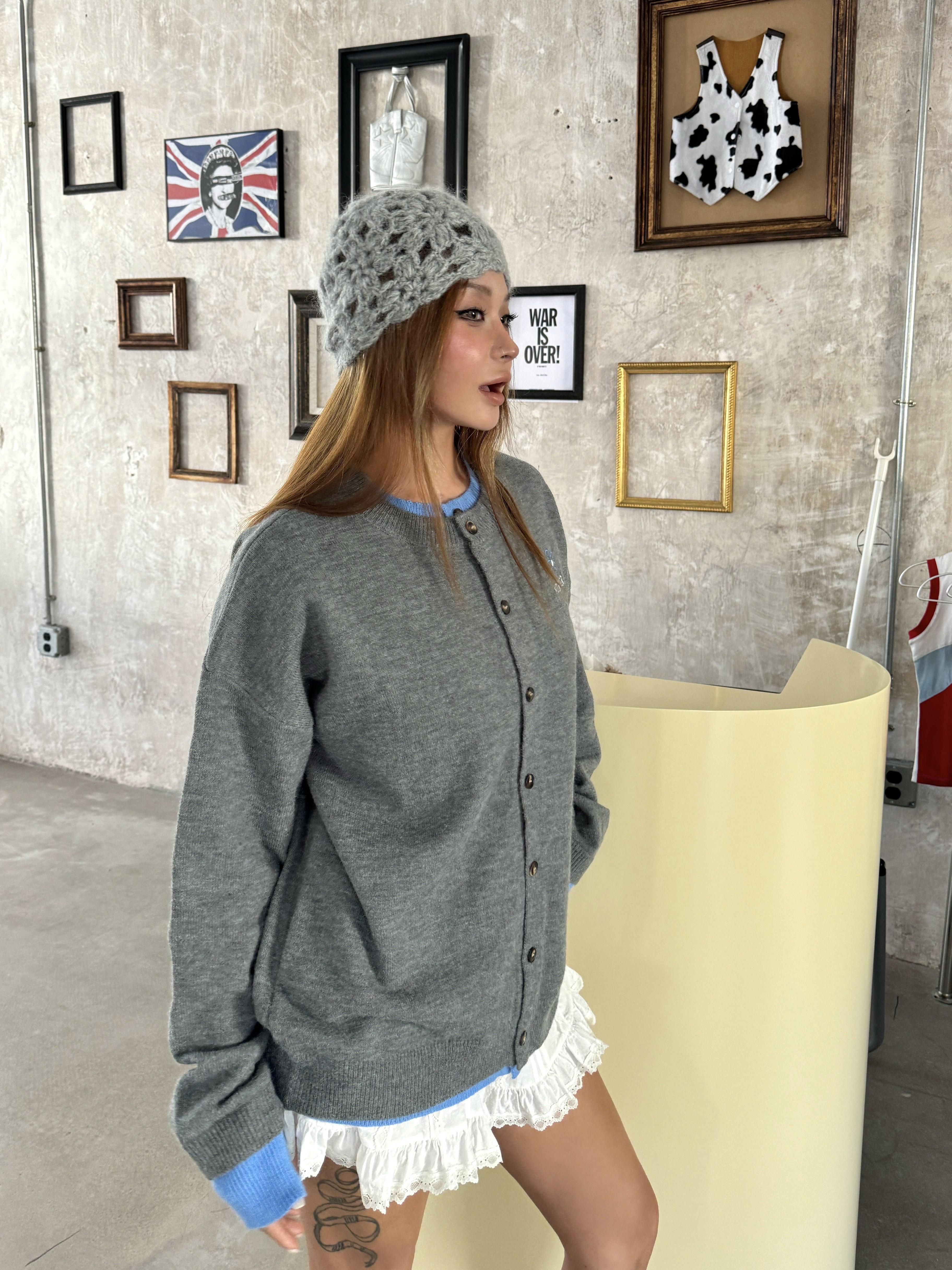 Vintage American Style Faux Two-Piece Knitted Cardigan Sweater for Men and Women - Loose Fit, Trendy Spliced Design Vintage American Style Faux Two-Piece Knitted Cardigan Sweater for Men and Women - Loose Fit, Trendy Spliced Design