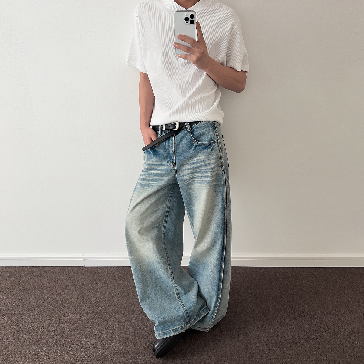 Vintage American Whisker Distressed Denim Jeans - Deconstructed Clean Fit Straight-Leg Pants for a Retro Look