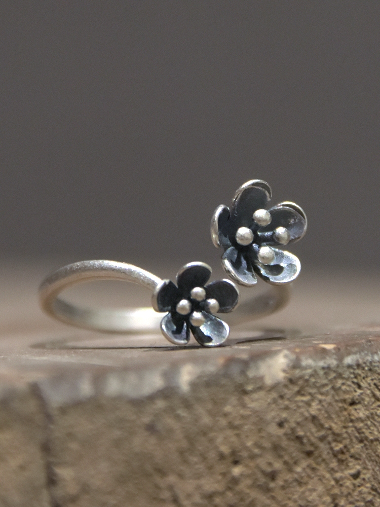Vintage Artistic Adjustable Silver Ring with Flower Design - Ethnic Style Fashion Jewelry for Women Vintage Artistic Adjustable Silver Ring with Flower Design - Ethnic Style Fashion Jewelry for Women