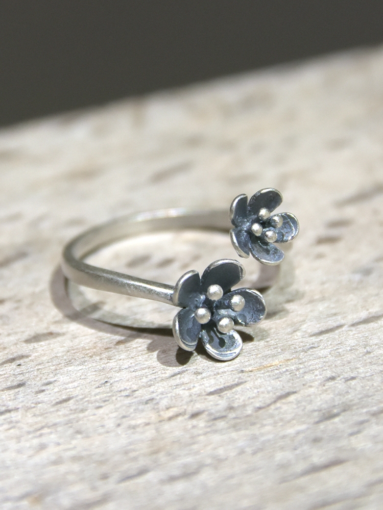 Vintage Artistic Adjustable Silver Ring with Flower Design - Ethnic Style Fashion Jewelry for Women Vintage Artistic Adjustable Silver Ring with Flower Design - Ethnic Style Fashion Jewelry for Women