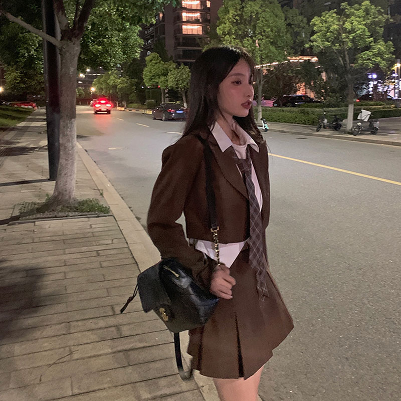 Vintage Autumn Two-Piece Suit Set for Women - High Waist Slimming Skirt & Top - Chic Spring Fashion Vintage Autumn Two-Piece Suit Set for Women - High Waist Slimming Skirt & Top - Chic Spring Fashion