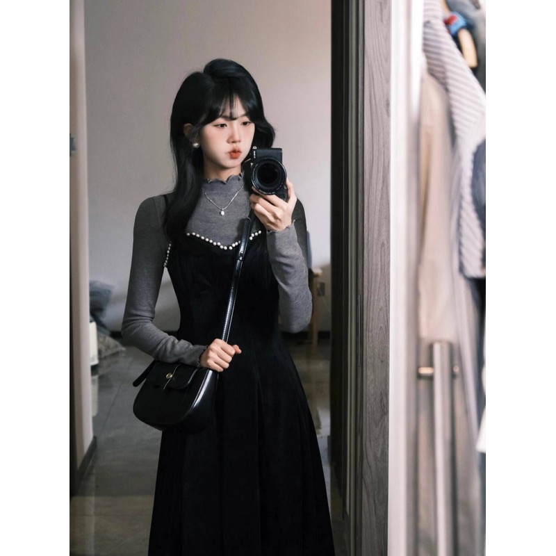 Vintage Black Velvet Camisole Dress for Women - Waist-Cinching, Elegant Long Skirt, Knitted Base - Autumn Fashion Essential Vintage Black Velvet Camisole Dress for Women - Waist-Cinching, Elegant Long Skirt, Knitted Base - Autumn Fashion Essential