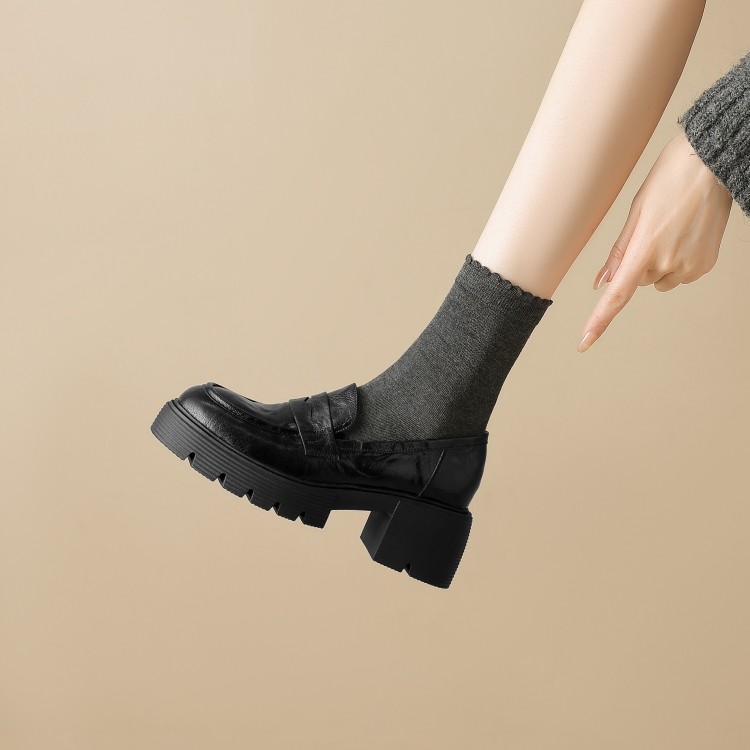 Vintage British Style Chunky-Heeled Round-Toe Sheepskin Slip-On Loafers for Ultimate Comfort Vintage British Style Chunky-Heeled Round-Toe Sheepskin Slip-On Loafers for Ultimate Comfort