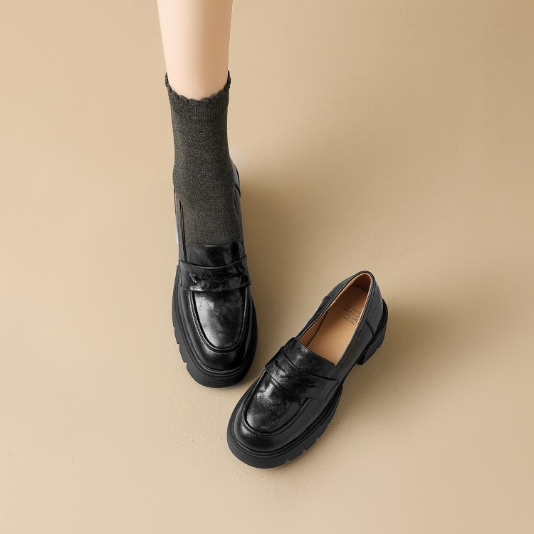 Vintage British Style Chunky-Heeled Round-Toe Sheepskin Slip-On Loafers for Ultimate Comfort Vintage British Style Chunky-Heeled Round-Toe Sheepskin Slip-On Loafers for Ultimate Comfort