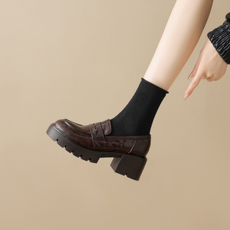 Vintage British Style Chunky-Heeled Round-Toe Sheepskin Slip-On Loafers for Ultimate Comfort Vintage British Style Chunky-Heeled Round-Toe Sheepskin Slip-On Loafers for Ultimate Comfort