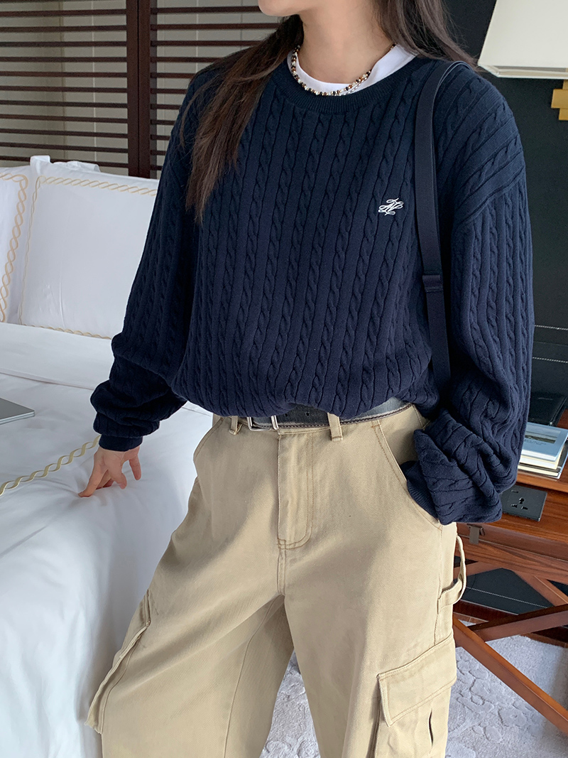 Vintage Cable Knit Sweater for Women - Loose Fit Side Slit Pullover in Dark Blue - 2025 Autumn Winter Fashion Vintage Cable Knit Sweater for Women - Loose Fit Side Slit Pullover in Dark Blue - 2025 Autumn Winter Fashion