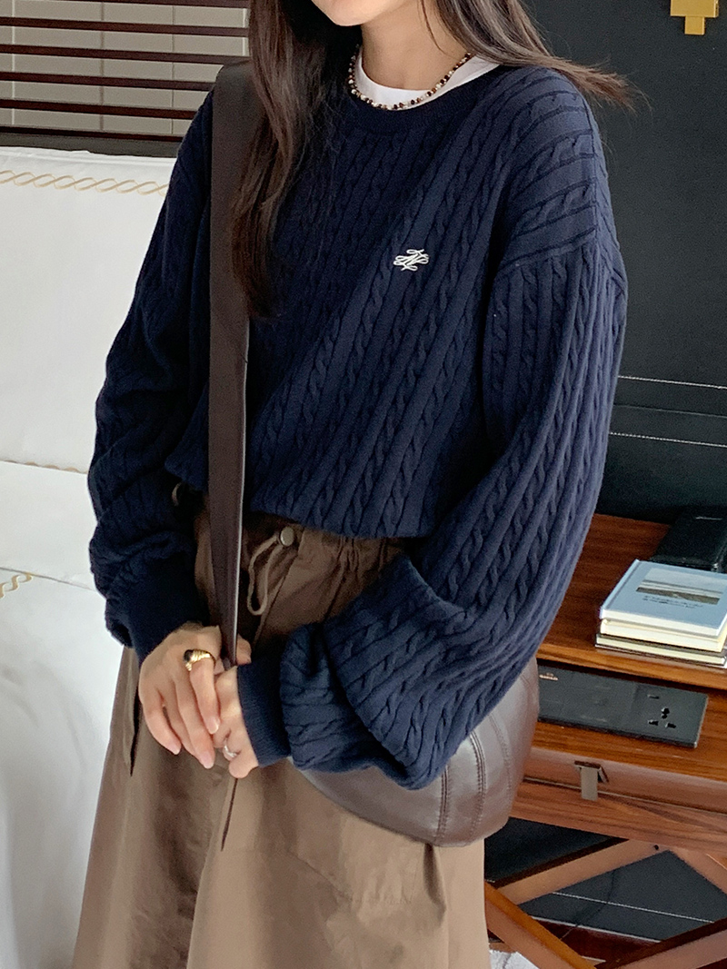 Vintage Cable Knit Sweater for Women - Loose Fit Side Slit Pullover in Dark Blue - 2025 Autumn Winter Fashion Vintage Cable Knit Sweater for Women - Loose Fit Side Slit Pullover in Dark Blue - 2025 Autumn Winter Fashion