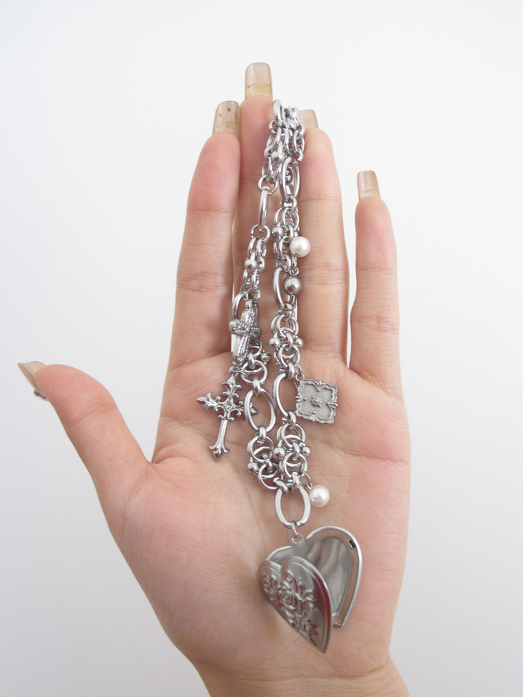 Vintage Carved Heart Design Spliced Necklace - High-End Clavicle Chain for Versatile Temperament Style Vintage Carved Heart Design Spliced Necklace - High-End Clavicle Chain for Versatile Temperament Style