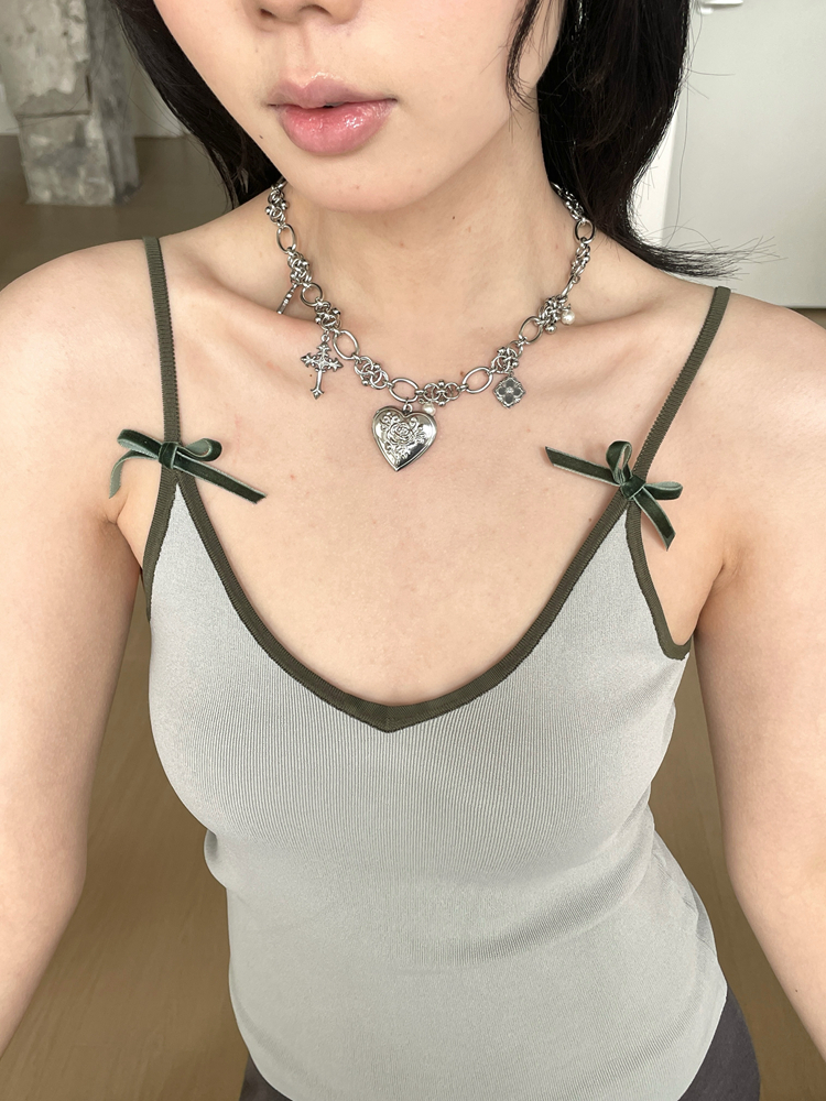 Vintage Carved Heart Design Spliced Necklace - High-End Clavicle Chain for Versatile Temperament Style Vintage Carved Heart Design Spliced Necklace - High-End Clavicle Chain for Versatile Temperament Style