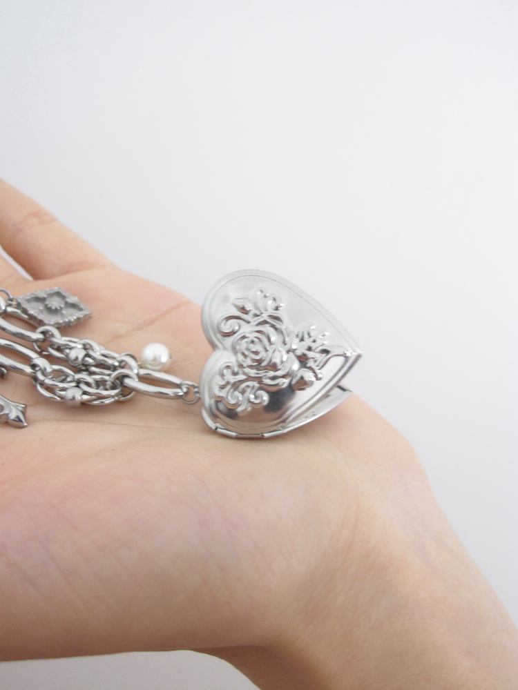 Vintage Carved Heart Design Spliced Necklace - High-End Clavicle Chain for Versatile Temperament Style Vintage Carved Heart Design Spliced Necklace - High-End Clavicle Chain for Versatile Temperament Style