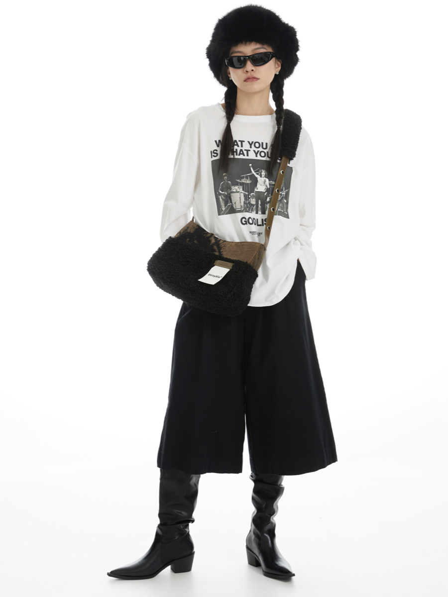 Vintage Chinese Style Mixed Material Saddle Bag: Big Ink Solitary Smoke Corduroy, Plush & Leather Design Vintage Chinese Style Mixed Material Saddle Bag: Big Ink Solitary Smoke Corduroy, Plush & Leather Design