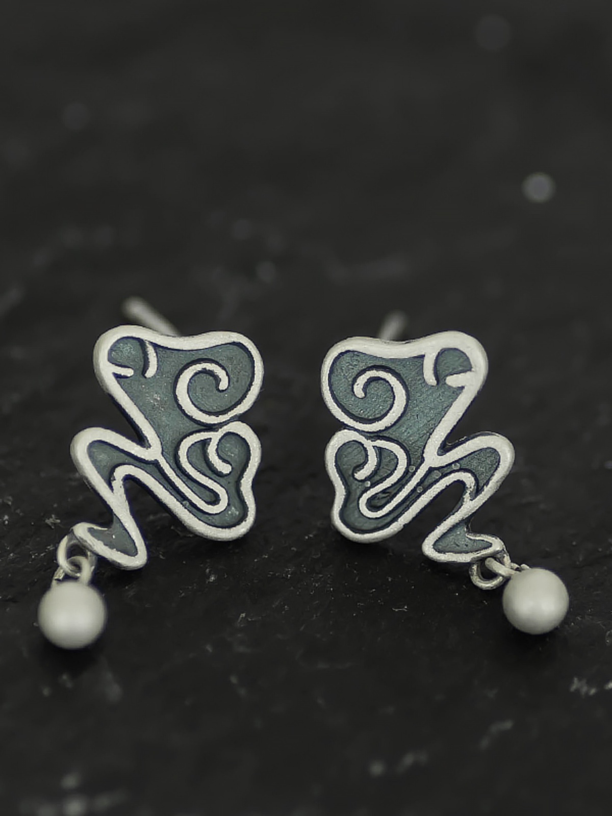 Vintage Chinese Style Silver S925 Distressed Cloud Pattern Stud Earrings with Tassel and Small Ball Detail - Unique Personality Jewelry