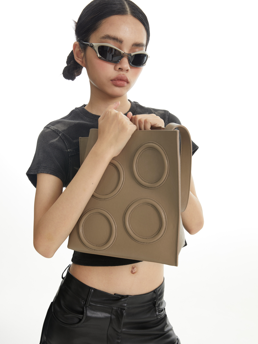 Vintage Cowhide Circle Bag - Large Capacity Shoulder Tote for Retro Style Lovers Vintage Cowhide Circle Bag - Large Capacity Shoulder Tote for Retro Style Lovers