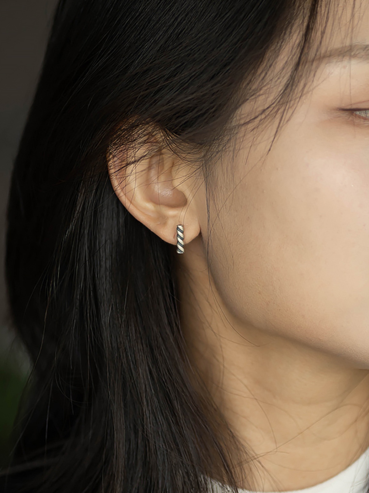 Vintage Distressed Spiral Twisted Stud Earrings in Pure Silver S925 - Unique Minimalist Jewelry for Effortless Style Vintage Distressed Spiral Twisted Stud Earrings in Pure Silver S925 - Unique Minimalist Jewelry for Effortless Style