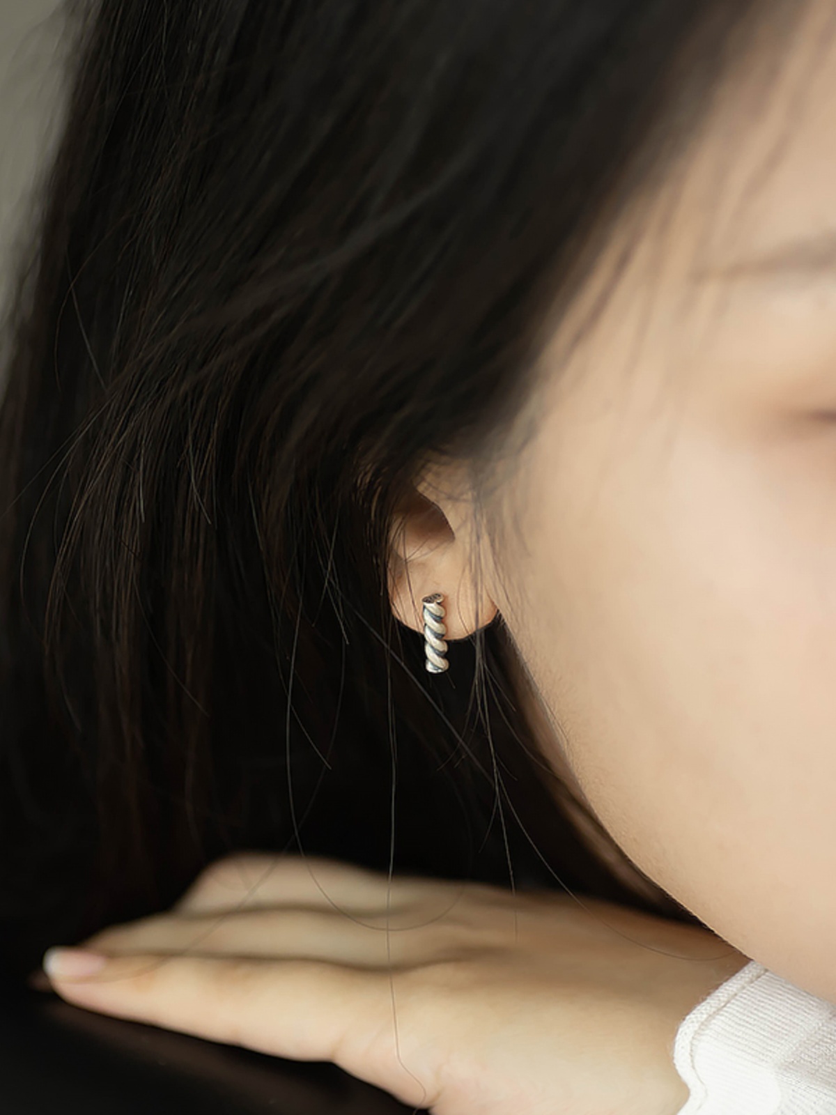 Vintage Distressed Spiral Twisted Stud Earrings in Pure Silver S925 - Unique Minimalist Jewelry for Effortless Style Vintage Distressed Spiral Twisted Stud Earrings in Pure Silver S925 - Unique Minimalist Jewelry for Effortless Style